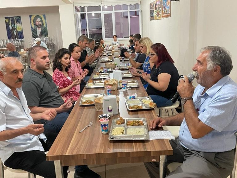 BİR OLDUK İRİ OLDUK DİRİ OLDUK
