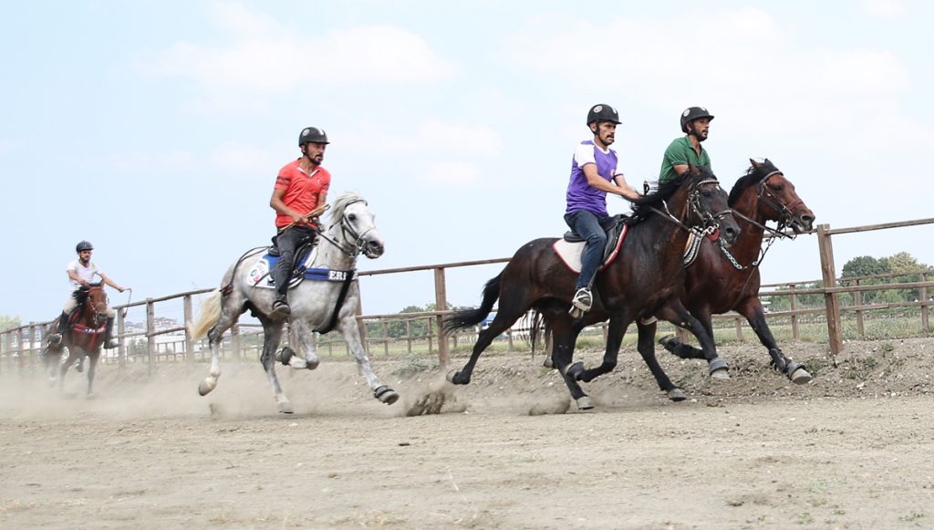 Rahvan atlar zafere koştu
