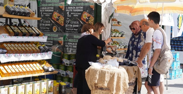 29. Gemlik Zeytini Festivali’nde hem üreticiler hem de kadın girişimciler meydandaki yerini aldı