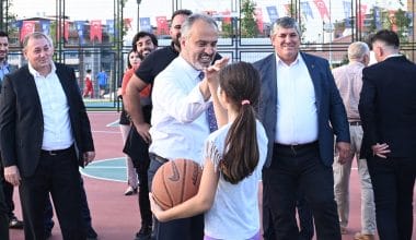 Göçmen konutları yeşile kavuştu