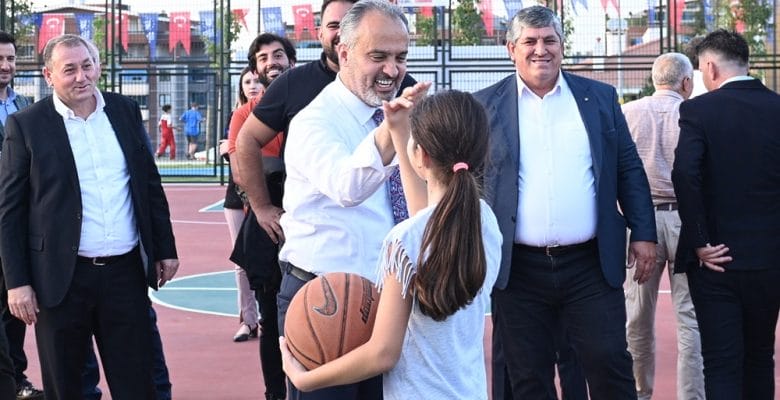 Göçmen konutları yeşile kavuştu