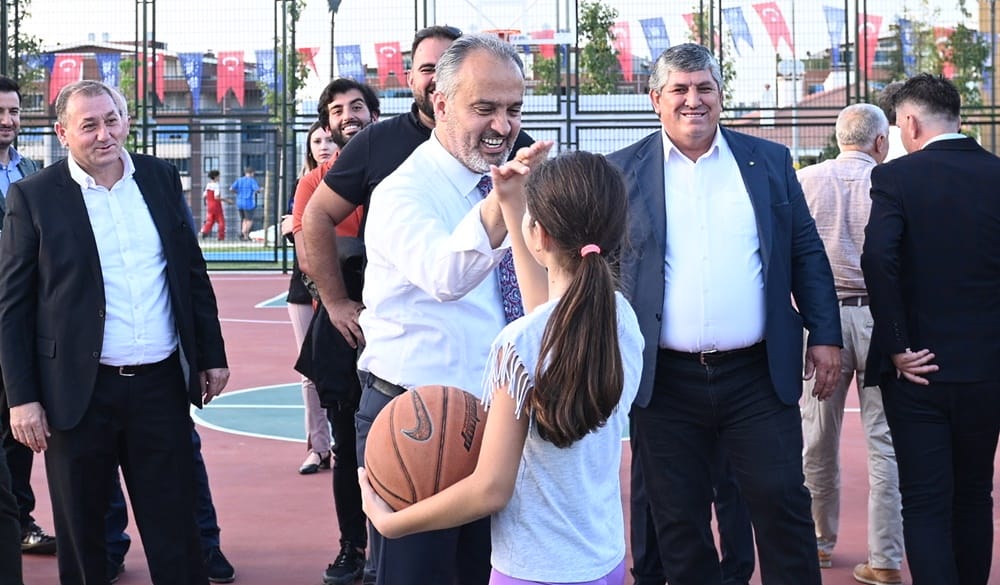 Göçmen konutları yeşile kavuştu