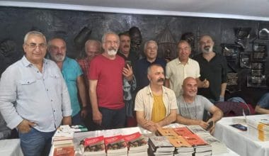 Bursa’da Özgür Yazarlar okuyucularıyla buluşuyor Bursa’da Özgür Yazarlar okuyucularıyla buluşuyor
