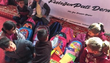 Gözlerden Uzak Diyarları Unutmadılar… Minik Yüreklere Sıcak Dokunuş… Gözlerden Uzak Diyarları Unutmadılar… Minik Yüreklere Sıcak Dokunuş…