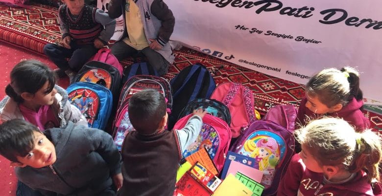 Gözlerden Uzak Diyarları Unutmadılar… Minik Yüreklere Sıcak Dokunuş…