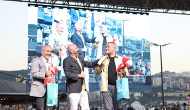 Gazeteciler Yavuz Oğhan ve Akif Beki Gemlik Zeytini Festivali’nde okurlarıyla buluştu