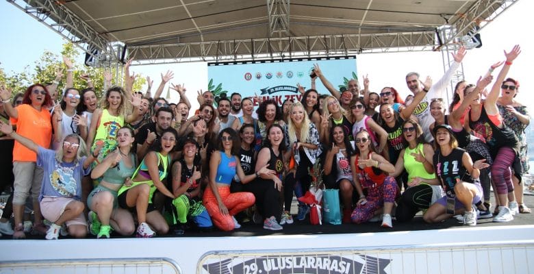 Gemlik Zeytini Festivali 3. gününde renkli görüntülerle devam ediyor