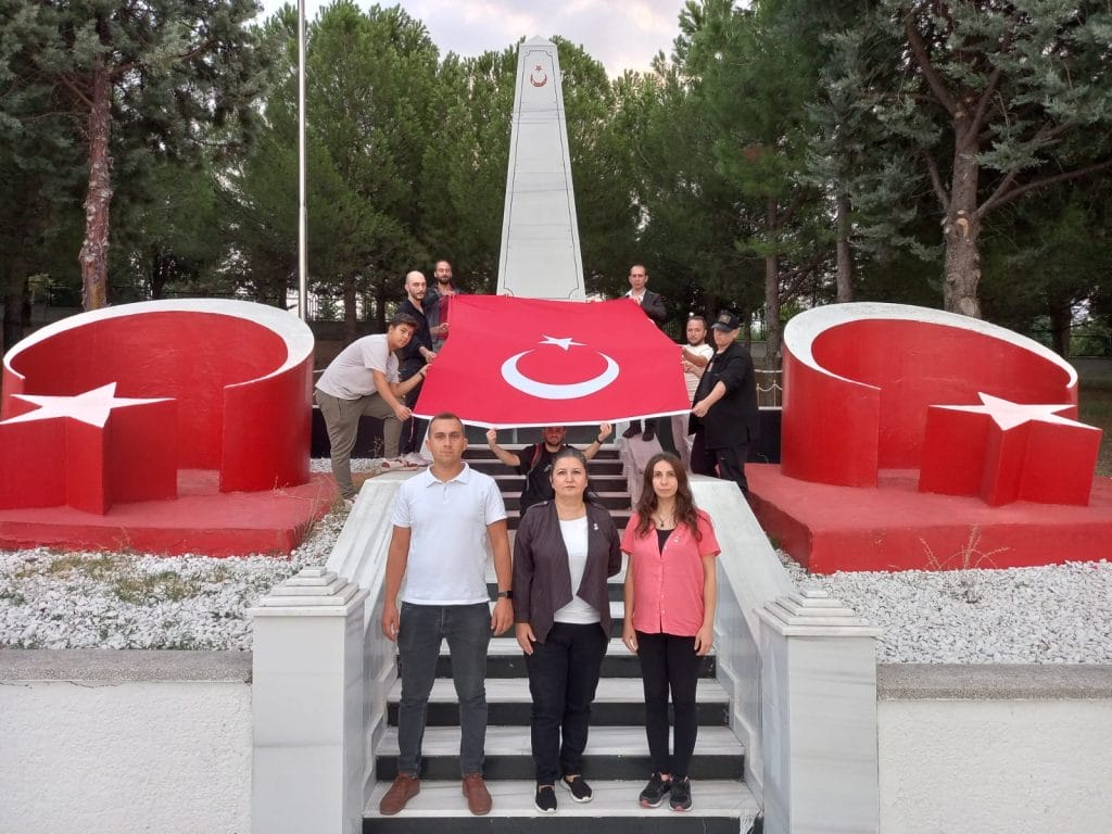 ZAFER PARTİSİ NİLÜFER İLÇE “GAZİ MEZARLIĞINDA..”