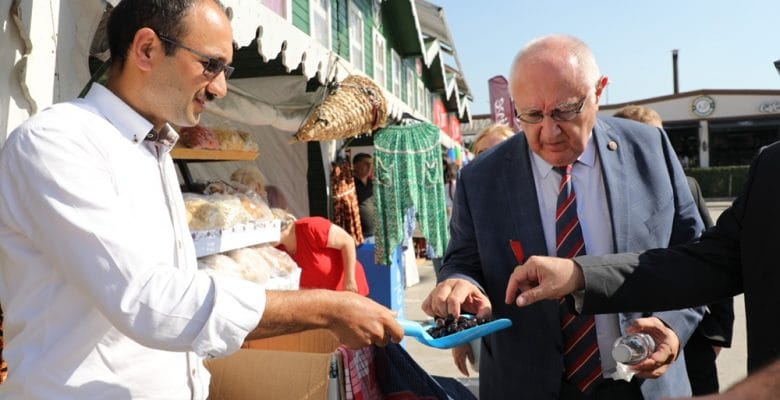 İYİ PARTİ MİLLETVEKİLİ EROZAN’DAN ZEYTİN FESTİVALİNE ZİYARET