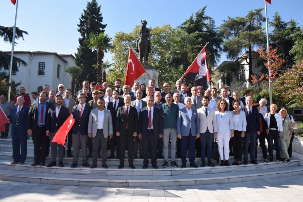 CHP ÖRGÜTÜ ATA’NIN MANEVİ HUZURUNDA