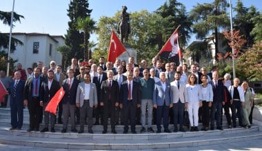 CHP ÖRGÜTÜ ATA’NIN MANEVİ HUZURUNDA
