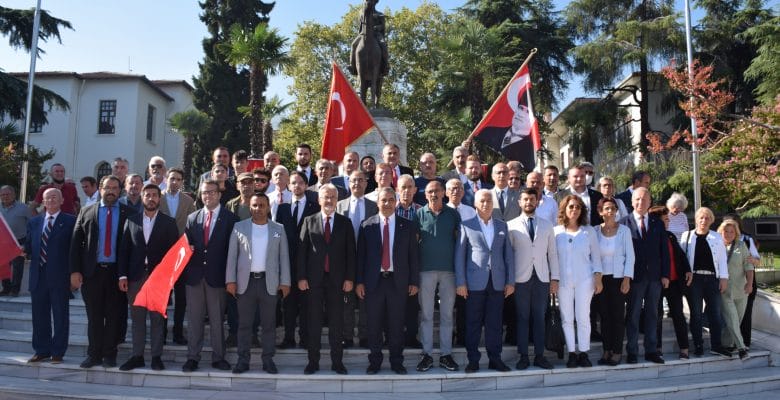 CHP ÖRGÜTÜ ATA’NIN MANEVİ HUZURUNDA