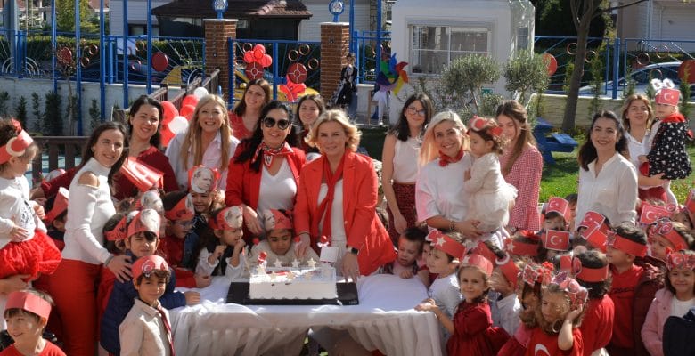 Miniklerin yüreklerinde  Cumhuriyet coşkusu