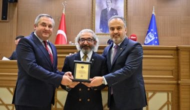 Ayın vatandaşı ödülü  Dr. Hüsamettin Olgun’a