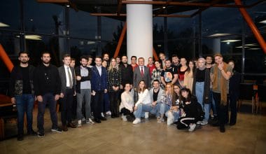 Rektör Kılavuz, misafir öğrencilerle buluştu