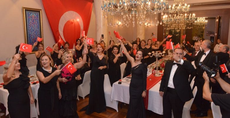 YASAV’ın Cumhuriyet kadınları