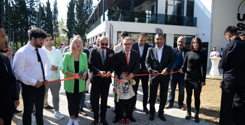 Bursa’nın en büyük spor tesisleri hizmete açıldı