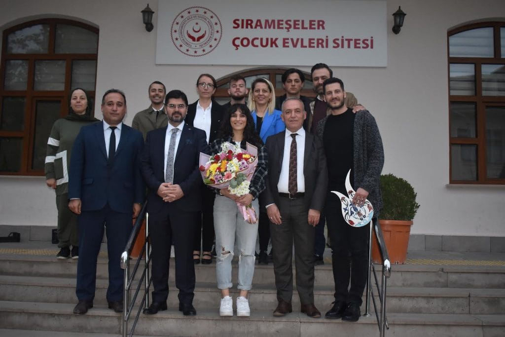 “Vakıfbank Milli Voleybolcusu Aylin Sarıoğlu Acar Bursa Sevgi Evinde”