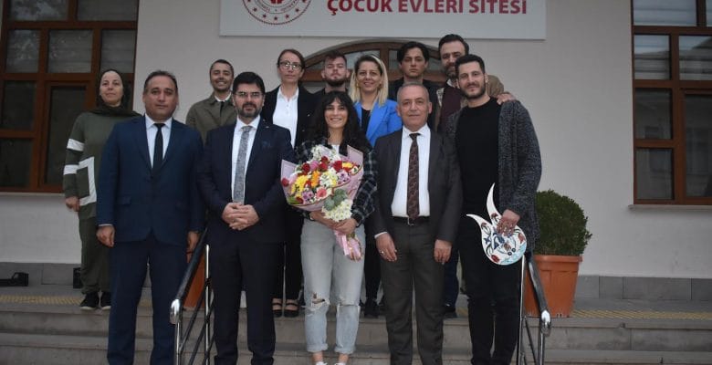 “Vakıfbank Milli Voleybolcusu Aylin Sarıoğlu Acar Bursa Sevgi Evinde”
