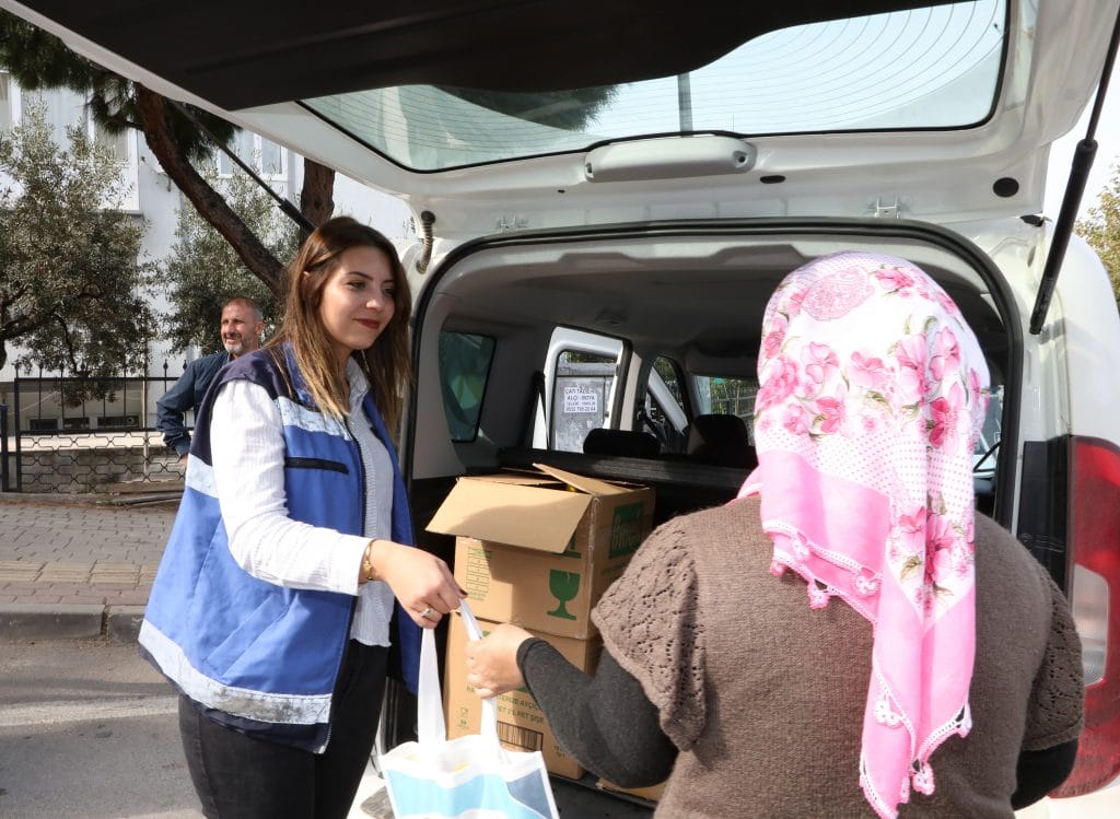 MUDANYA BELEDİYESİNDEN SOFRALARA AYÇİÇEK YAĞI