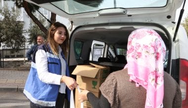 MUDANYA BELEDİYESİNDEN SOFRALARA AYÇİÇEK YAĞI