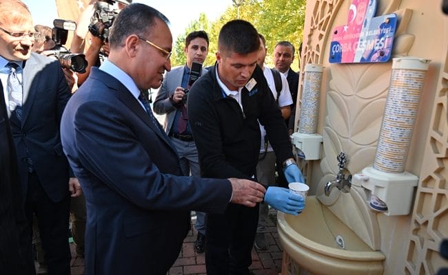 Bakan Bozdağ, çorbayı çeşmeden içti