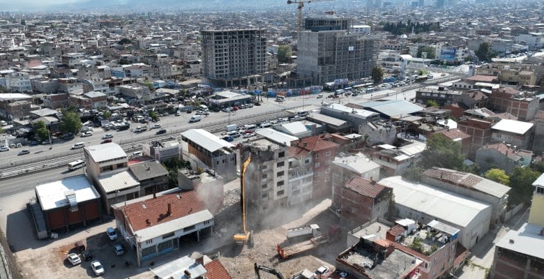 İstanbul Caddesi yıkımlarla şekilleniyor