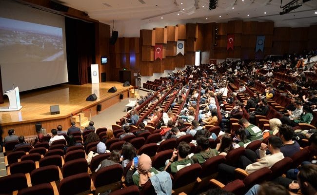 BUÜ’den yeni öğrenciler için oryantasyon programı