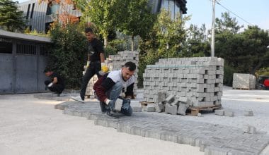 MUDANYA GENELİNDE BETON PARKE ÇALIŞMALARI SÜRÜYOR