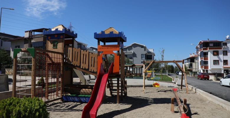 Gemlik’te yeni parklarda ahşap dönemi