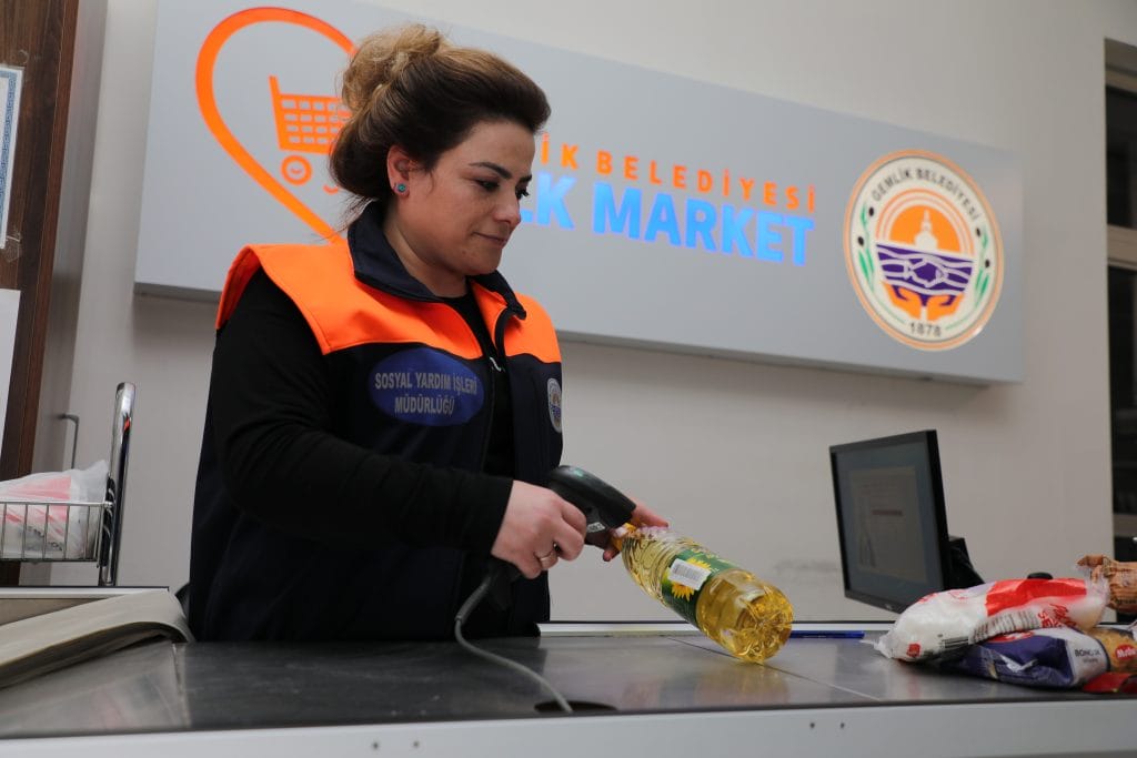 Gemlik’teki bu markette para geçmiyor