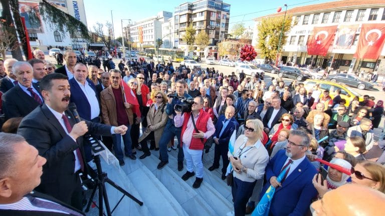 99.YILDA 99 METRE  BAYRAKLA YÜRÜDÜLER!