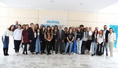 Başkan Erdem kız çocuklarıyla buluştu