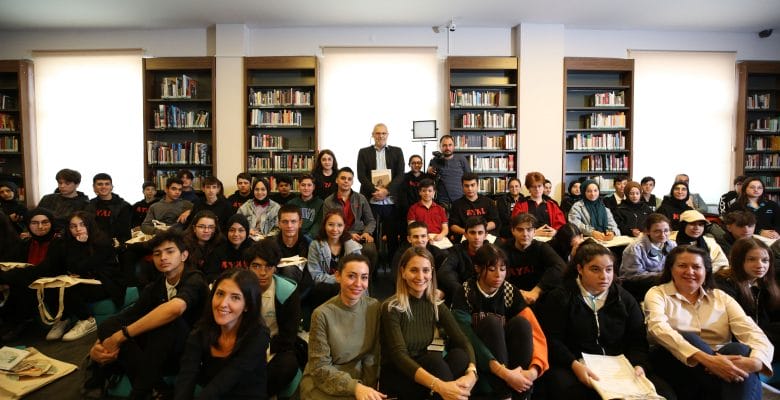 Üzümcü’den öğrencilere: Kendini seven insan okumalıdır