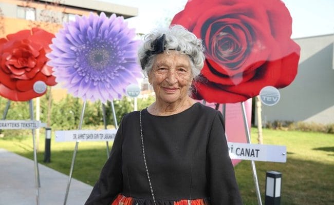 Bu serginin geliri öğrencilere gidecek