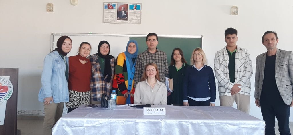 Mezun olduğu Lisede Hemşirelik Mesleğini Tanıttı