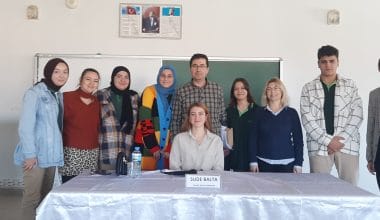 Mezun olduğu Lisede Hemşirelik Mesleğini Tanıttı