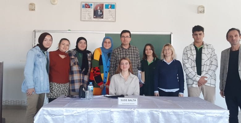 Mezun olduğu Lisede Hemşirelik Mesleğini Tanıttı