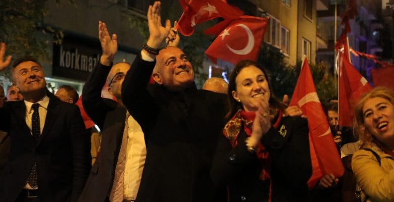GEMLİK’TE CUMHURİYET COŞKUSU ALANLARA SIĞMADI