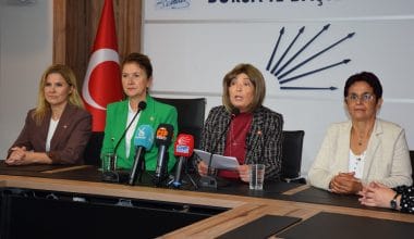 KADINLARDAN ATA’YA SAYGI