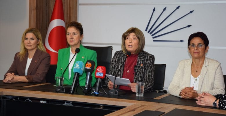 KADINLARDAN ATA’YA SAYGI