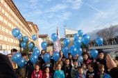 Mavi balonlar ‘diyabet için’ gökyüzünde
