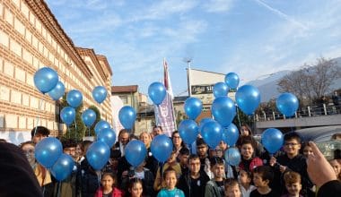Mavi balonlar ‘diyabet için’ gökyüzünde