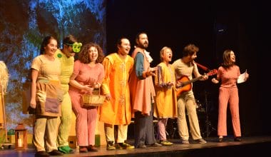 Tiyatro festivaline coşkulu veda Tiyatro festivaline coşkulu veda