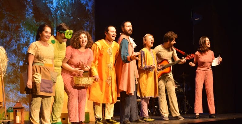 Tiyatro festivaline coşkulu veda