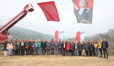 MUDANYA BELEDİYESİ BUĞDAY TOHUMLARINI TOPRAKLA BULUŞTURDU