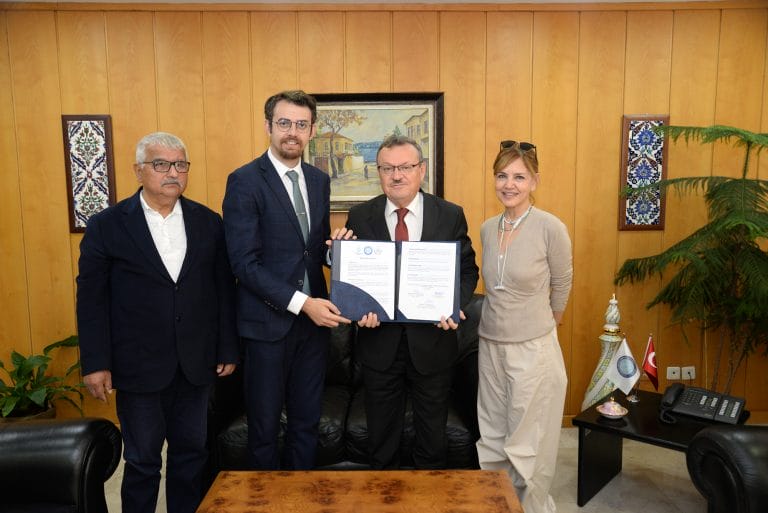 Tıp öğrencilerine yeni burs desteği