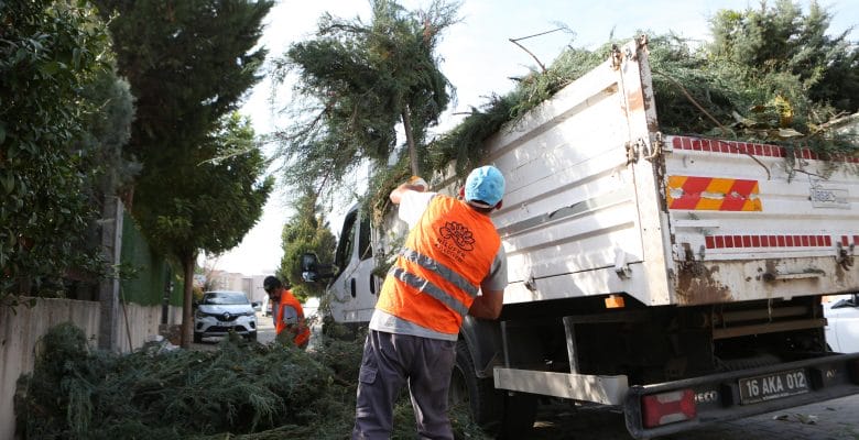 Nilüfer’de bahçe ve budama atıkları kompost oluyor