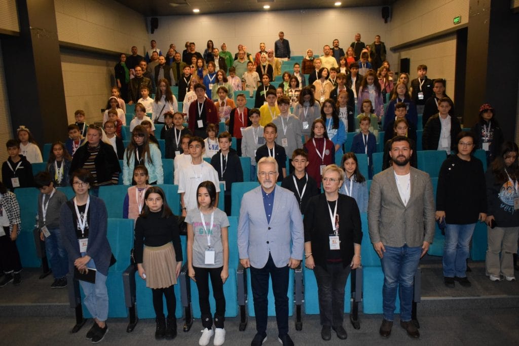 Çocuk Meclisinin yeni Başkanı Özlem Yılmaz Oldu