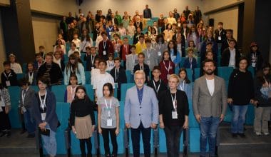 Çocuk Meclisinin yeni Başkanı Özlem Yılmaz Oldu Çocuk Meclisinin yeni Başkanı Özlem Yılmaz Oldu